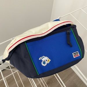 Levi’s Snoopy sport waist bag